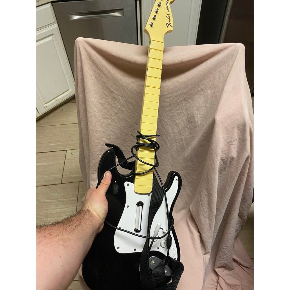 PARTS/REPAIR Xbox 360 Rock Band 822152 Harmonix Fender Stratocaster Wired Guitar